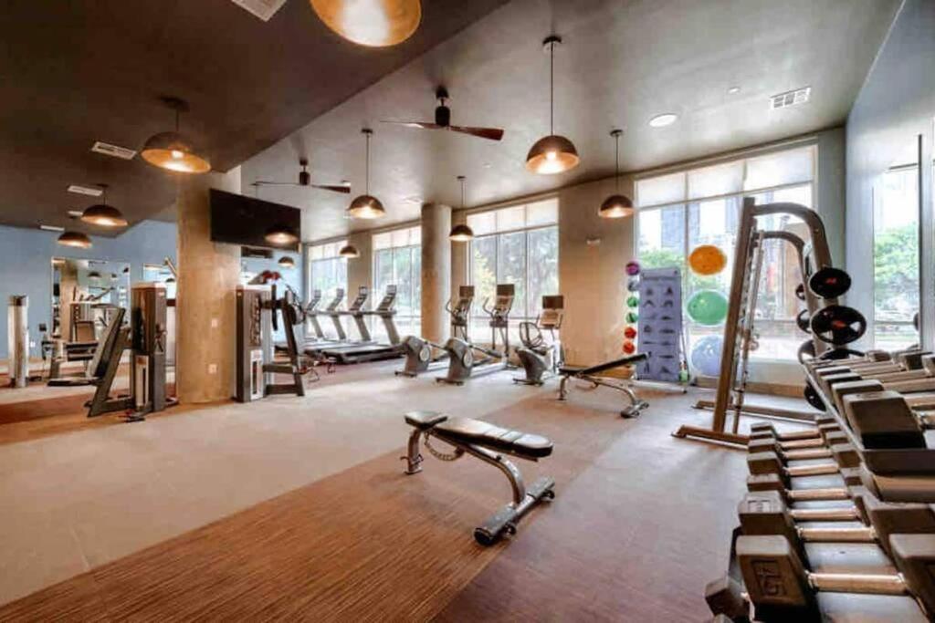 Downtown Living 1Br W/ Free Parking Garage Apartment Houston Luaran gambar