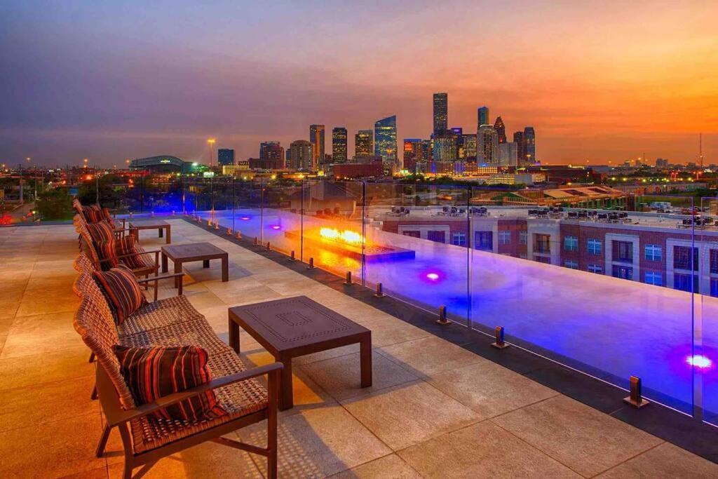 Downtown Living 1Br W/ Free Parking Garage Apartment Houston Luaran gambar